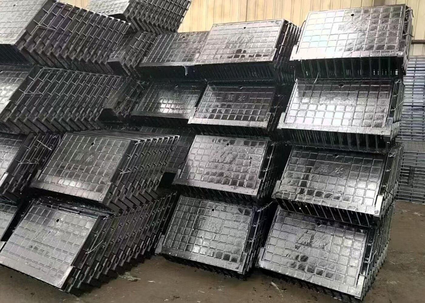 Drainage covers and rainwater grates